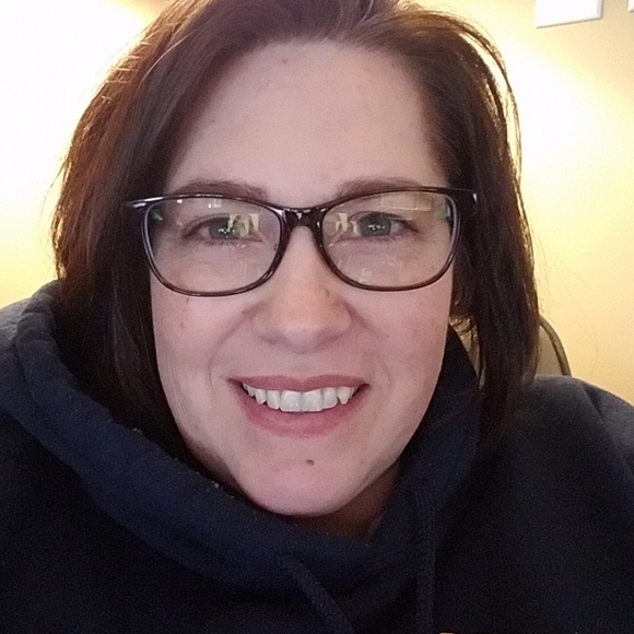 Meet your Posher, Jennifer - Picture 1 of 2